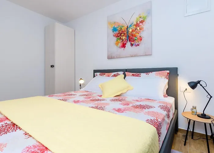 Apartment Moon River