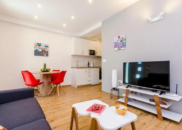 Apartment Moon River